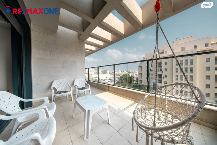 דופלקס, ברל כצנלסון, כפר סבא