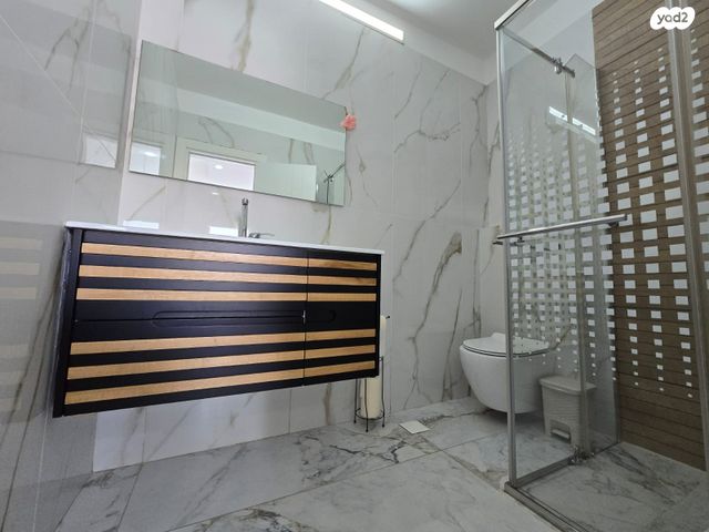 גג/ פנטהאוז, דוד צדוק, בן גוריון, חולון