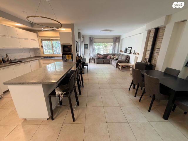 דו משפחתי, מרים החשמונאית, מוריה, מודיעין מכבים רעות