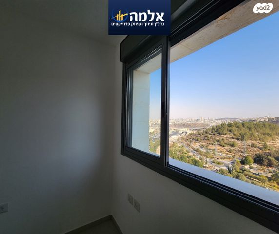 גג/ פנטהאוז, אדמונד סחייק, מלחה, מנחת, ירושלים