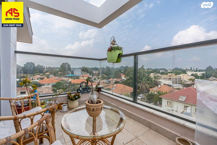 דירה, המייסדים, פרדס חנה כרכור