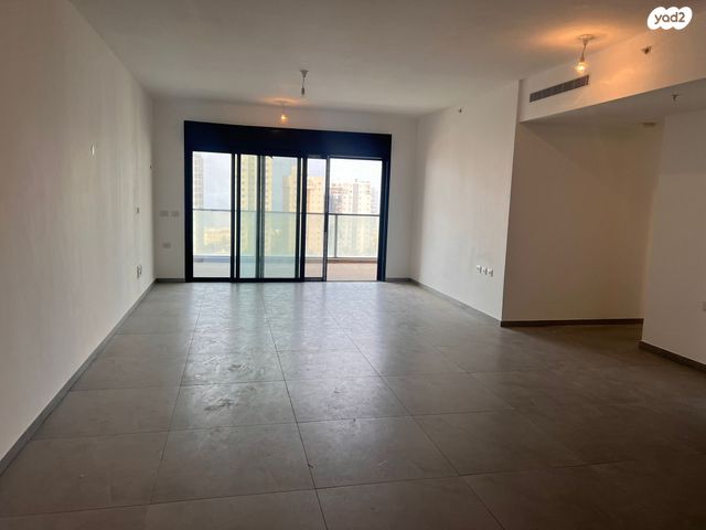 דירה, אמנון ליפקין שחק, נוף הטיילת, נתניה