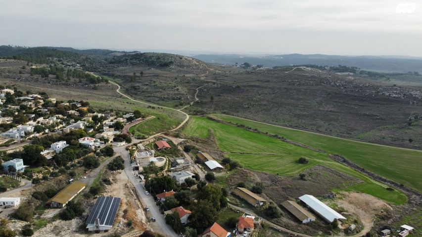 מגרשים, סלע עיטם, כפר אוריה