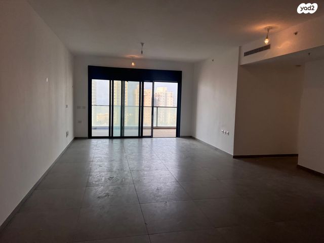 דירה, אמנון ליפקין שחק, נוף הטיילת, נתניה