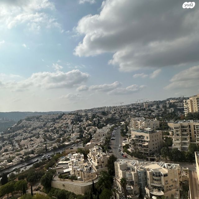 דירה, אברהם פררה, הולילנד, ירושלים