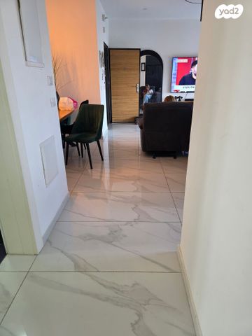 דירת גן, הרימון 61, הפרחים, קרית גת