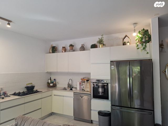 דירה, דבורה הנביאה, נגבה, רמת גן