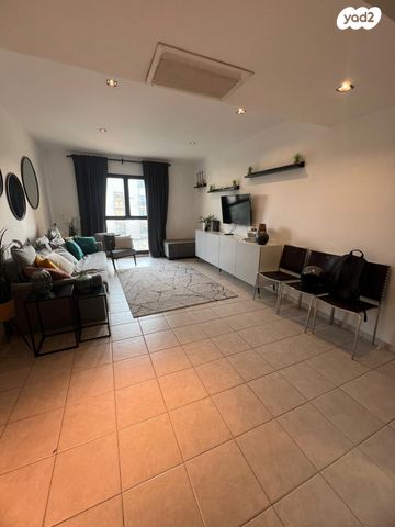 שדרות ירושלים 19