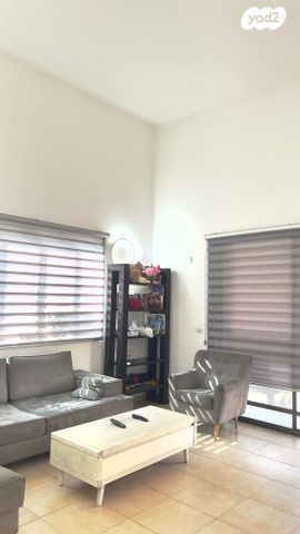 בית פרטי/ קוטג', יקותיאל אדם, נאות הפרחים, גן יבנה