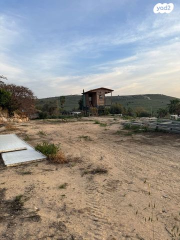 מגרשים, סלע עיטם, כפר אוריה