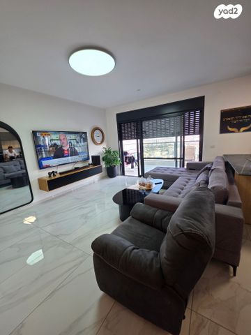 דירת גן, הרימון 61, הפרחים, קרית גת