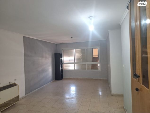 דירה, הרב יצחק בן חנן, נאות גנים, נתניה