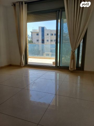 דירה, הרצליה