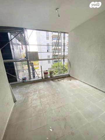 דירה, עזרא קורין 4, נווה חן, תל אביב יפו