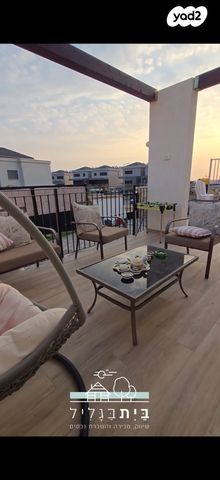 דו משפחתי, עץ השדה, אדמית / יערית, שלומי