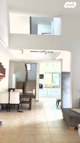 בית פרטי/ קוטג', יקותיאל אדם, נאות הפרחים, גן יבנה