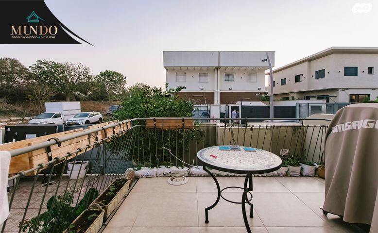 דו משפחתי, אלות, גני מנחם, באר יעקב