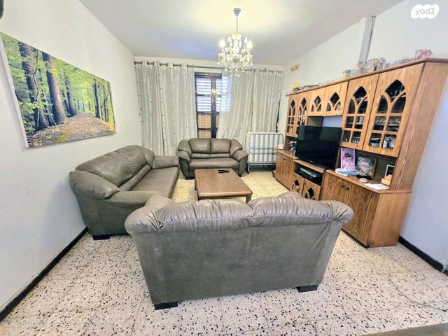 דירה, עזרא, שיכוני המזרח, ראשון לציון