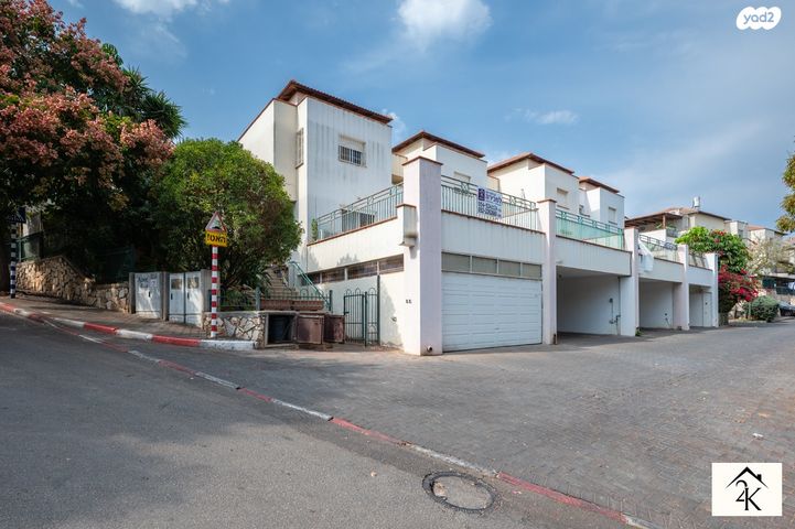 דו משפחתי, מול היקב, זכרון יעקב