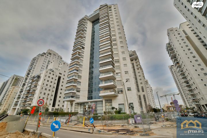 דירה, יעקב פיכמן 25, ח-501, חולון