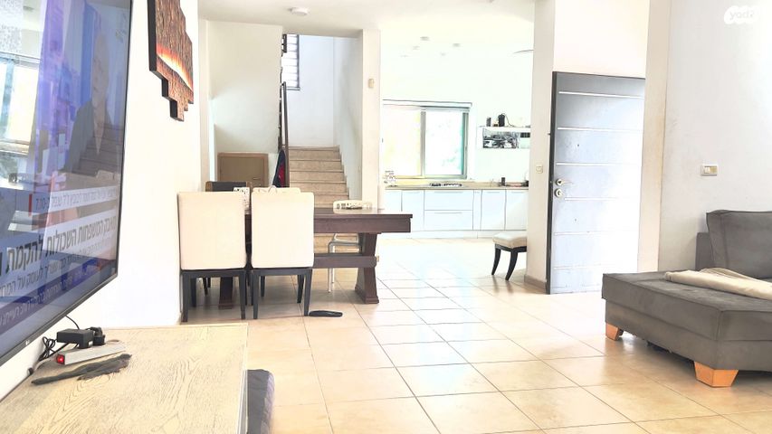 בית פרטי/ קוטג', יקותיאל אדם, נאות הפרחים, גן יבנה