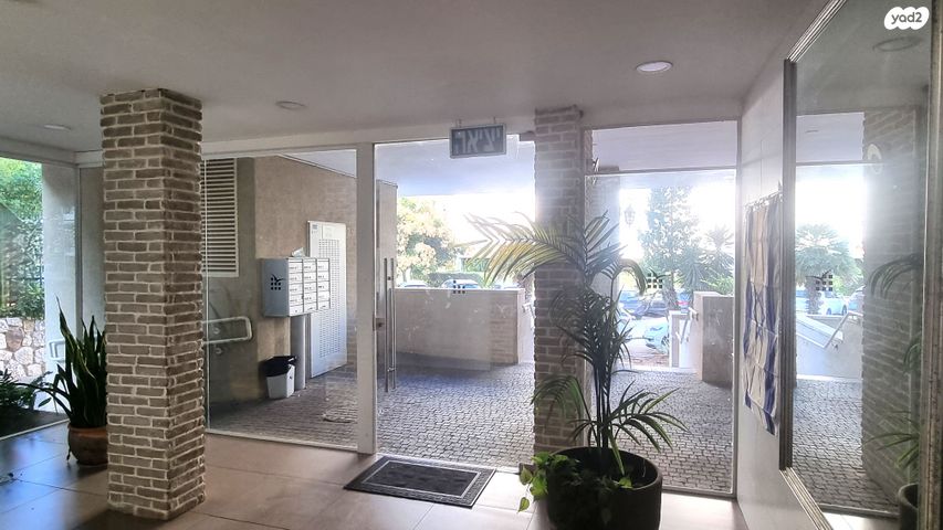 דירה, רעננה