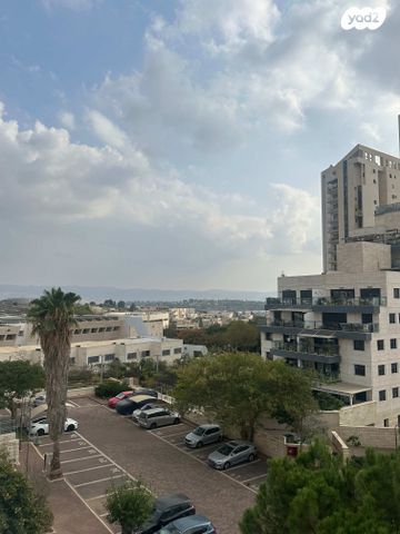 גג/ פנטהאוז, דם המכבים, הפרחים, מודיעין מכבים רעות