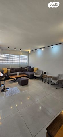 דירה, שדרות בר אילן 18, דרום מערב ותיק, בת ים