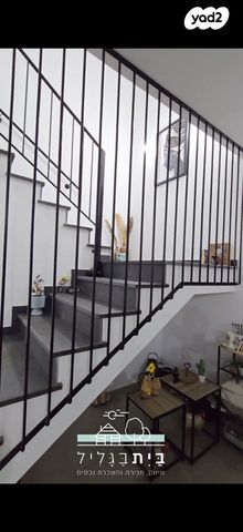 דו משפחתי, עץ השדה, אדמית / יערית, שלומי