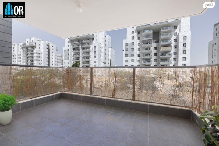 דירה, ש"י עגנון, נאות שמיר, יבנה