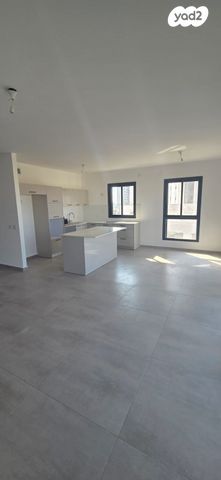 דירה, אמנון ליפקין שחק, נוף הטיילת, נתניה