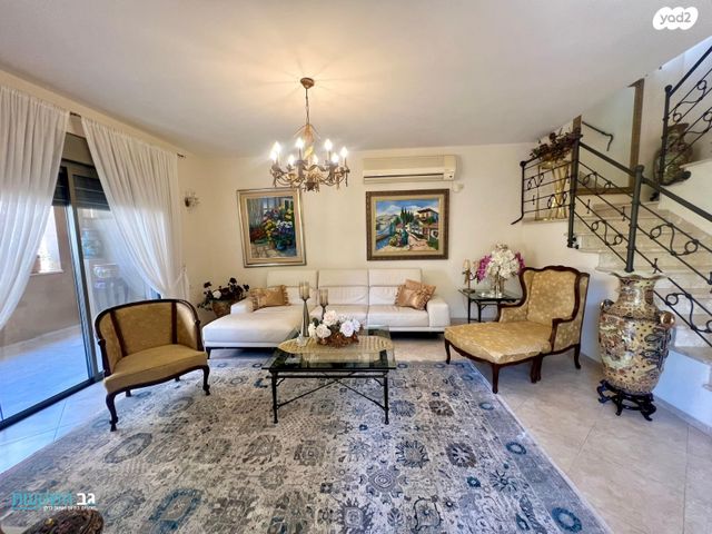 דו משפחתי, מרכב היישוב / מרכז עתלית, עתלית