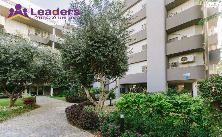 דירה, דוד שמעוני, הרצליה