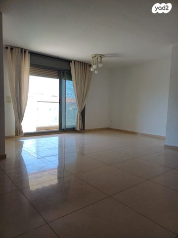 דירה, הרצליה