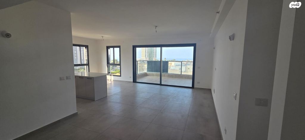 דירה, אמנון ליפקין שחק, נוף הטיילת, נתניה