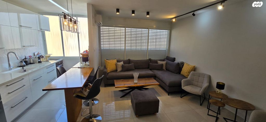 דירה, שדרות בר אילן 18, דרום מערב ותיק, בת ים