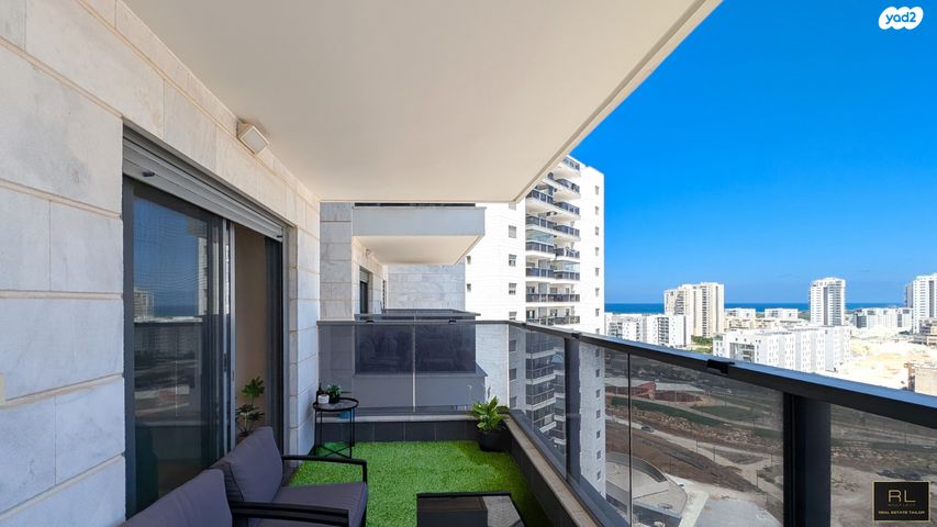 דירה, הגל, החותרים, טירת כרמל