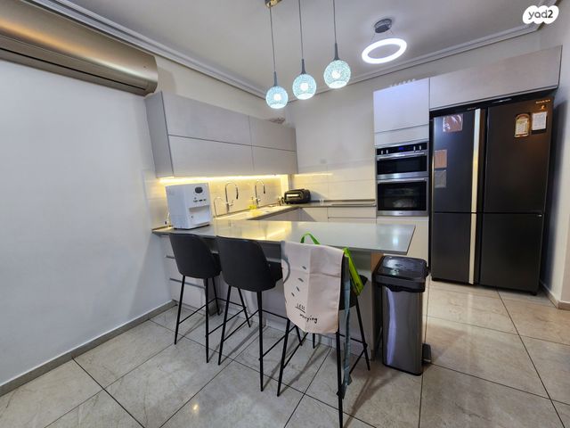 דירה, שח"ל, הפועל המזרחי ה', שיכון ה', בני ברק