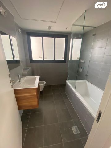 דירה, אמנון ליפקין שחק 3, נוף הטיילת, נתניה