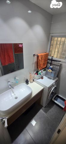 דירה, שדרות בר אילן 18, דרום מערב ותיק, בת ים