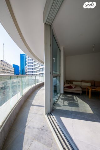 דירה, גרציאני יצחק, גני שרונה, קרית הממשלה, תל אביב יפו