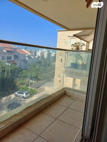 דירה, הרצליה