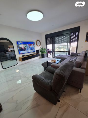 דירת גן, הרימון 61, הפרחים, קרית גת