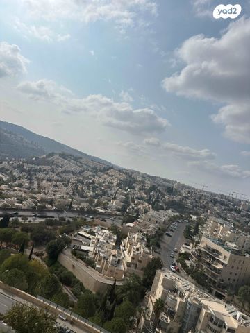 דירה, אברהם פררה, הולילנד, ירושלים