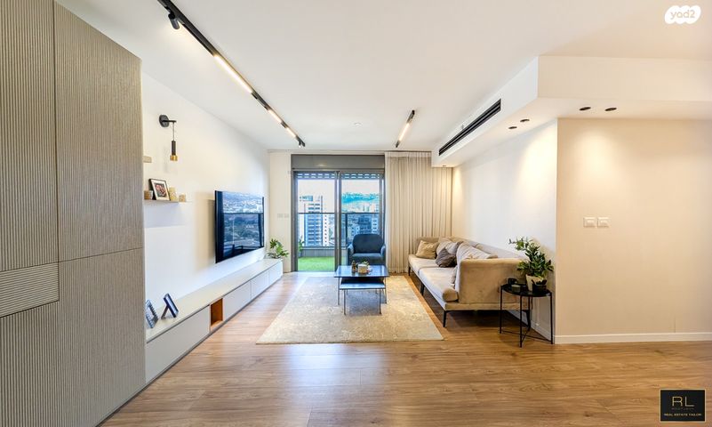 דירה, הגל, החותרים, טירת כרמל