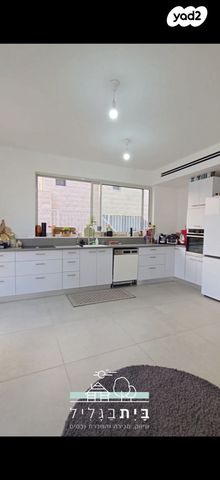 דו משפחתי, עץ השדה, אדמית / יערית, שלומי