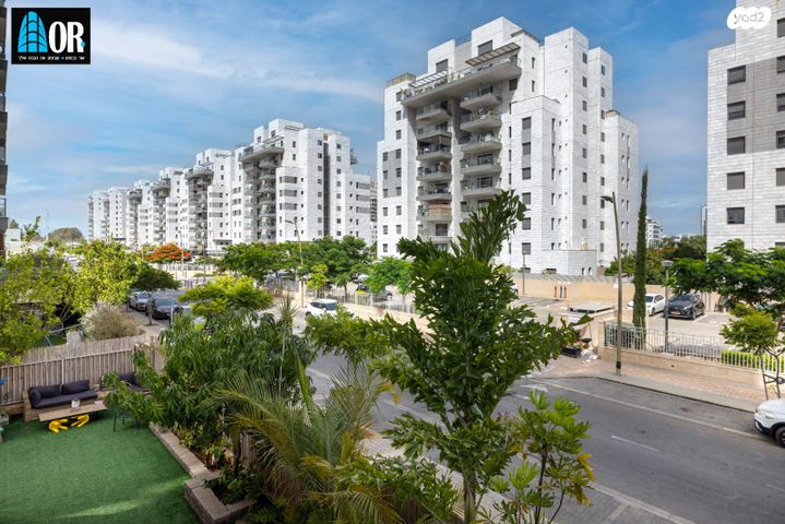 דירה, ש"י עגנון, נאות שמיר, יבנה