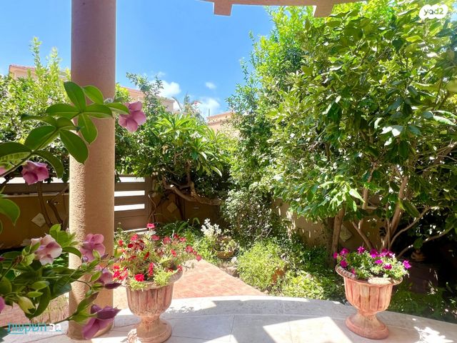 דו משפחתי, מרכב היישוב / מרכז עתלית, עתלית