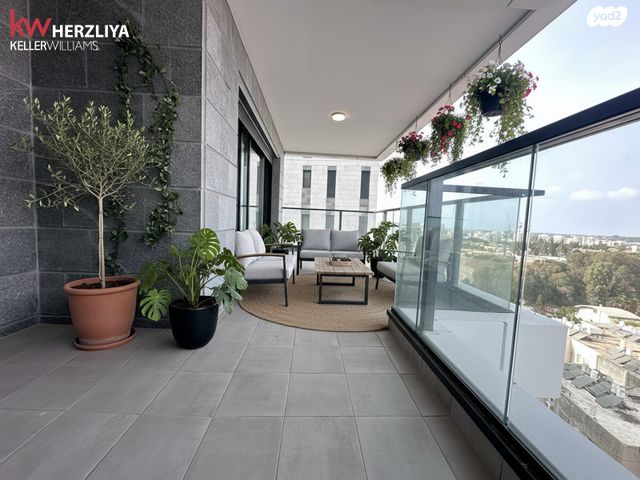 דירה, הרצליה