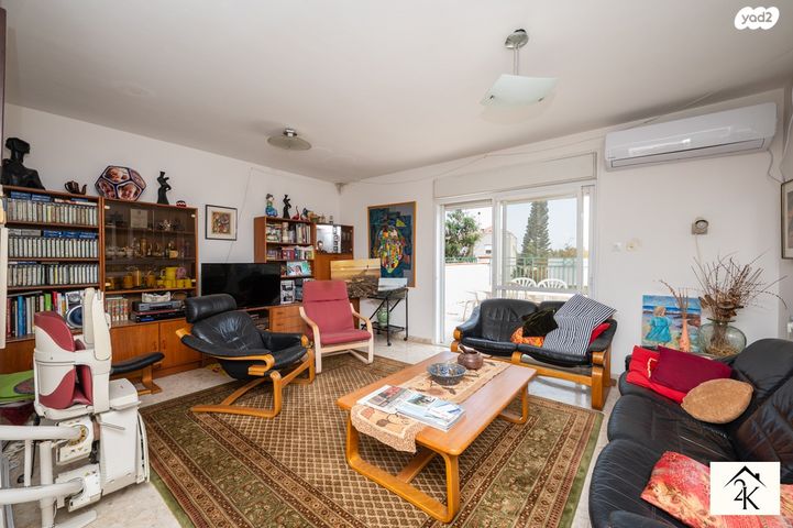 דו משפחתי, מול היקב, זכרון יעקב